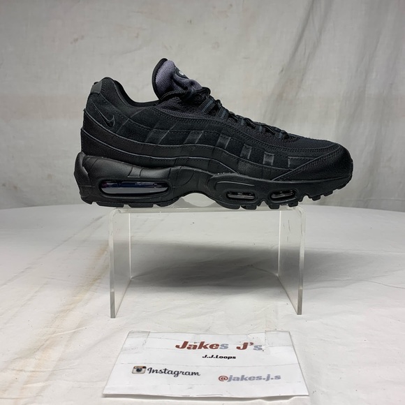 air max 95 essential triple black